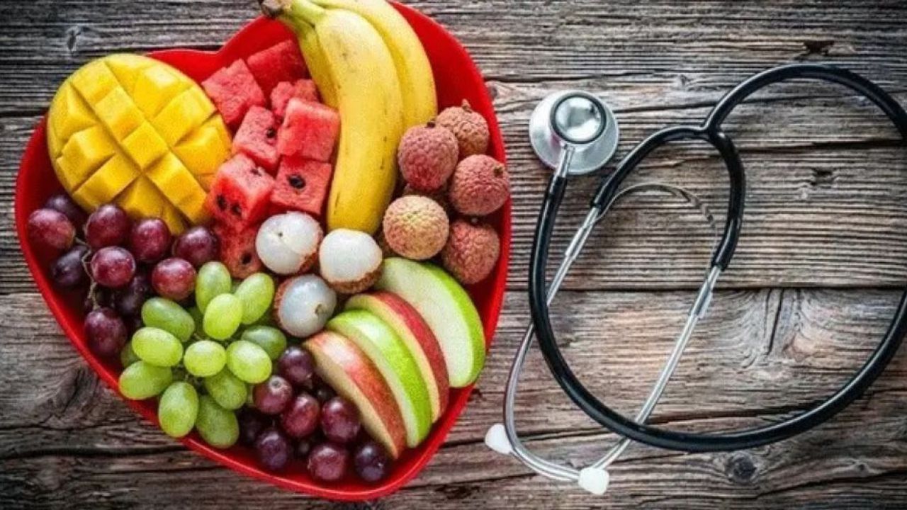 পছন্দের ৫টি ফল কি হার্ট অ্যাটাকের ঝুঁকি বাড়াচ্ছে? হৃদরোগীদের জন্য জরুরি সতর্কতা