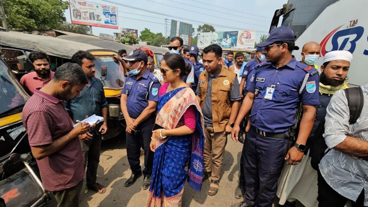 ইউএনওকে যাত্রী ভেবে অতিরিক্ত ভাড়া দাবি, ২ মাহেন্দ্র চালককে জরিমানা