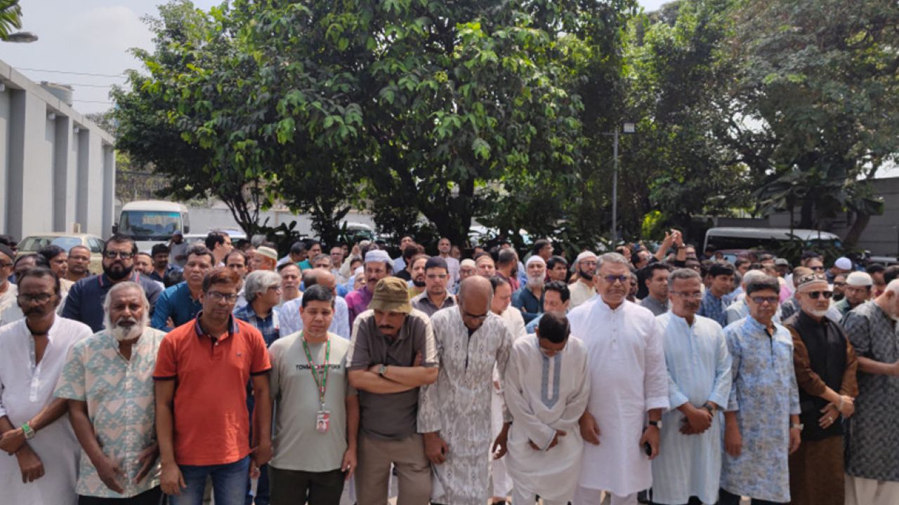 শামস সুমনের জানাজা সম্পন্ন, স্বজনরা দেশে ফিরলে হবে দাফন