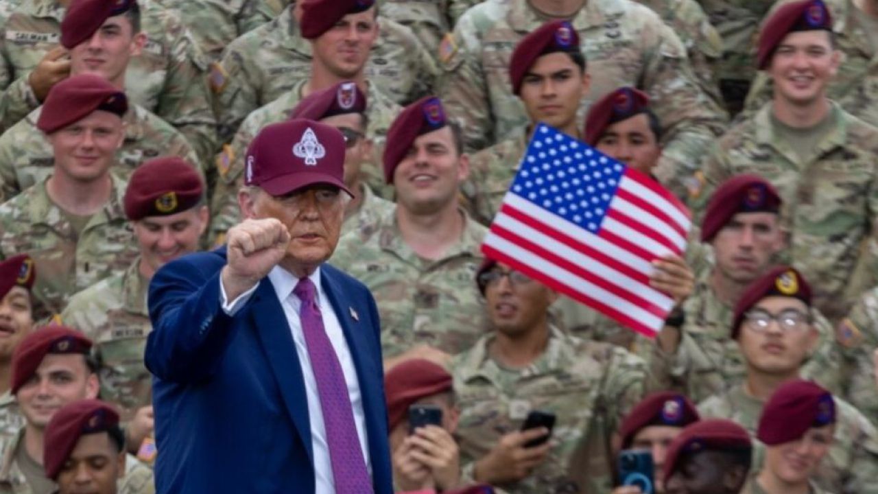 ইরানে সেনা পাঠানোর সিদ্ধান্ত থেকে সরে দাঁড়ালেন ট্রাম্প