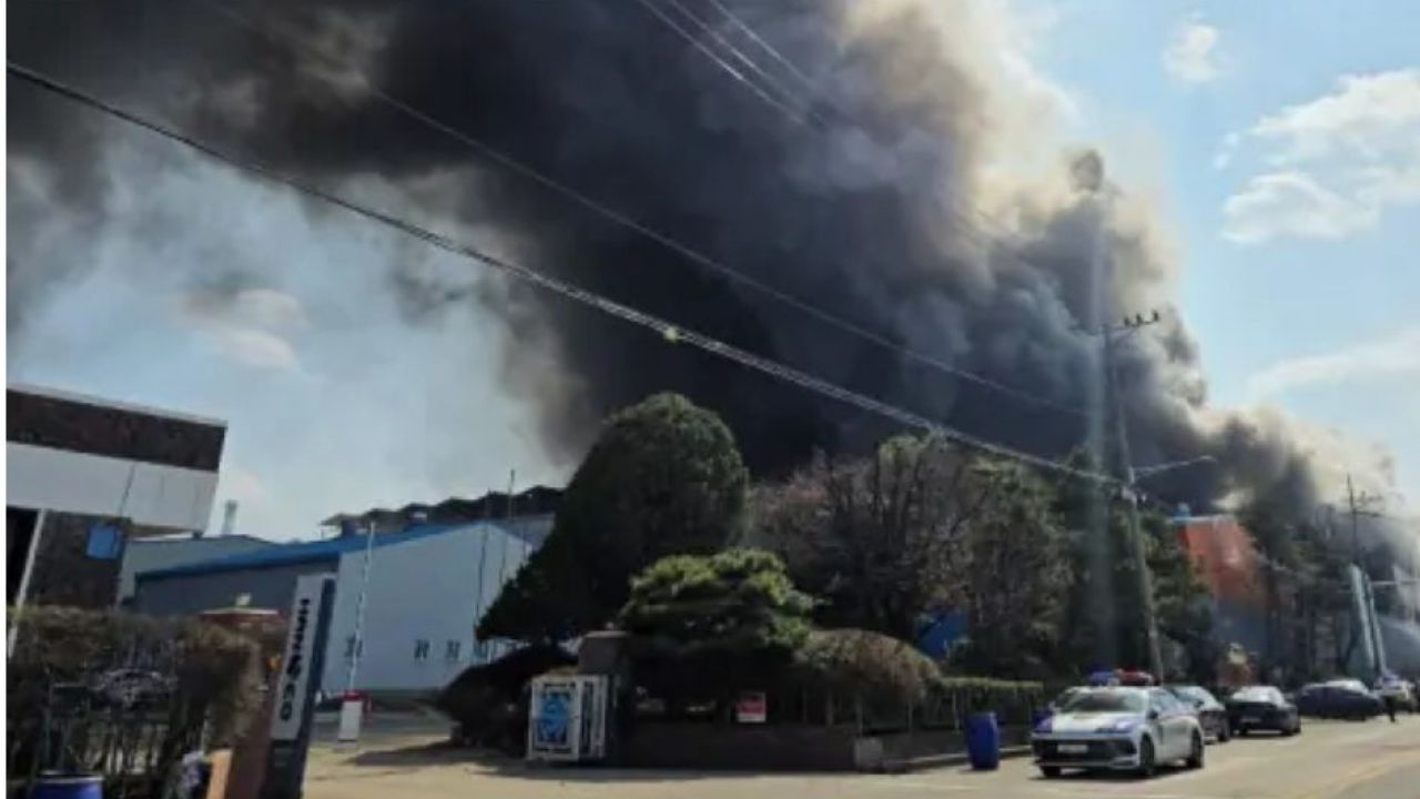 দক্ষিণ কোরিয়ায় গাড়ির যন্ত্রাংশ কারখানায় ভয়াবহ অগ্নিকাণ্ড: নিহত ১১