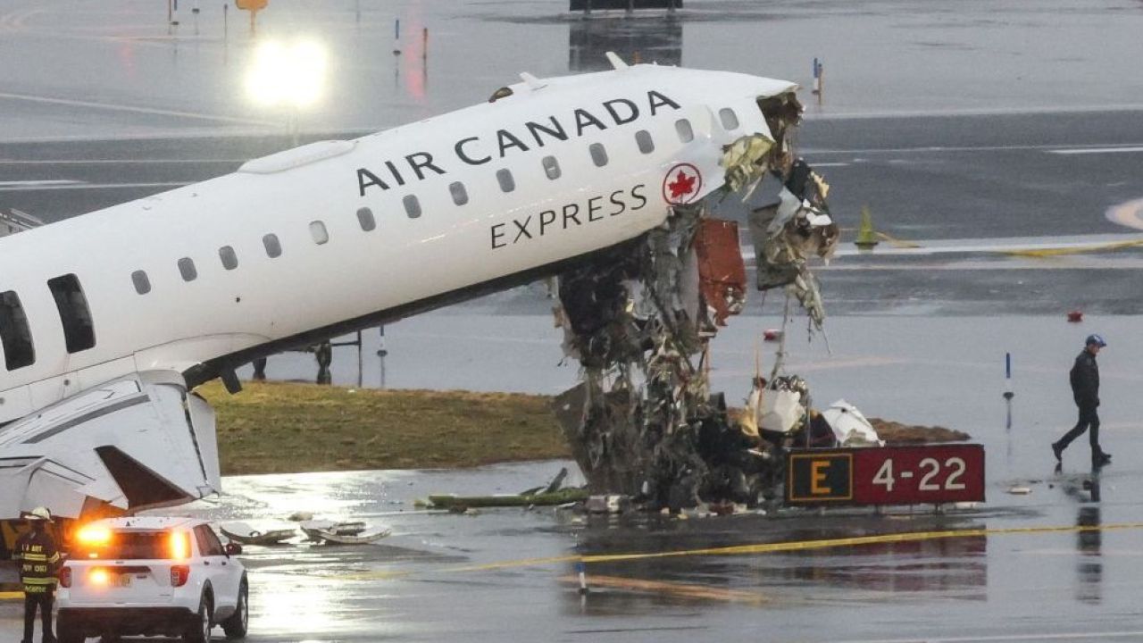 নিউইয়র্কে বিমানের সঙ্গে ফায়ার ট্রাকের সংঘর্ষ, ২ পাইলট নিহত