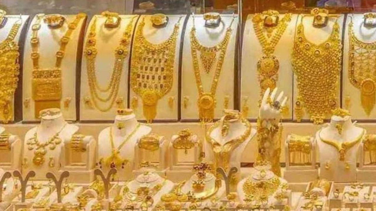 দেশের বাজারে সোনার দামে বড় পতন