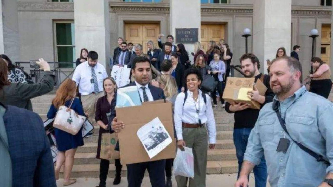 ট্রাম্পের ক্রেডেনশিয়াল নীতিমালা বাতিলের পর পেন্টাগনে সংবাদপত্রের অফিস বন্ধ