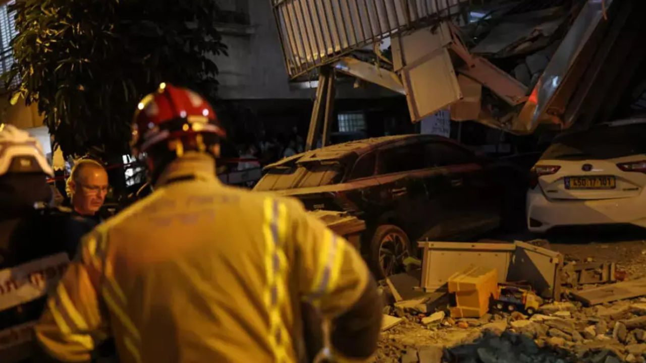 ইরানের ক্ষেপণাস্ত্র হামলায় তেল আবিব ও বনেই ব্রাক রণক্ষেত্র: ১২ জন আহত