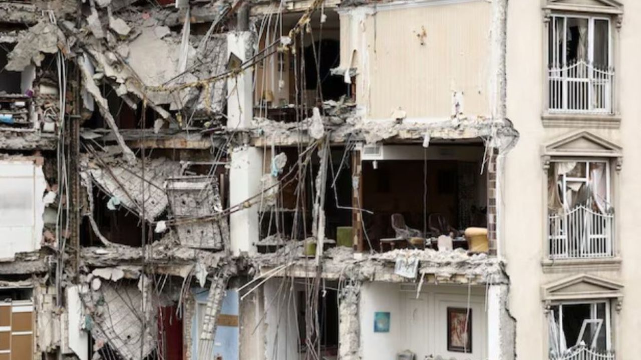 যুক্তরাষ্ট্রের সাথে আলোচনার দাবিকে বিদ্রুপ করে ইরানের সরাসরি প্রত্যাখ্যান