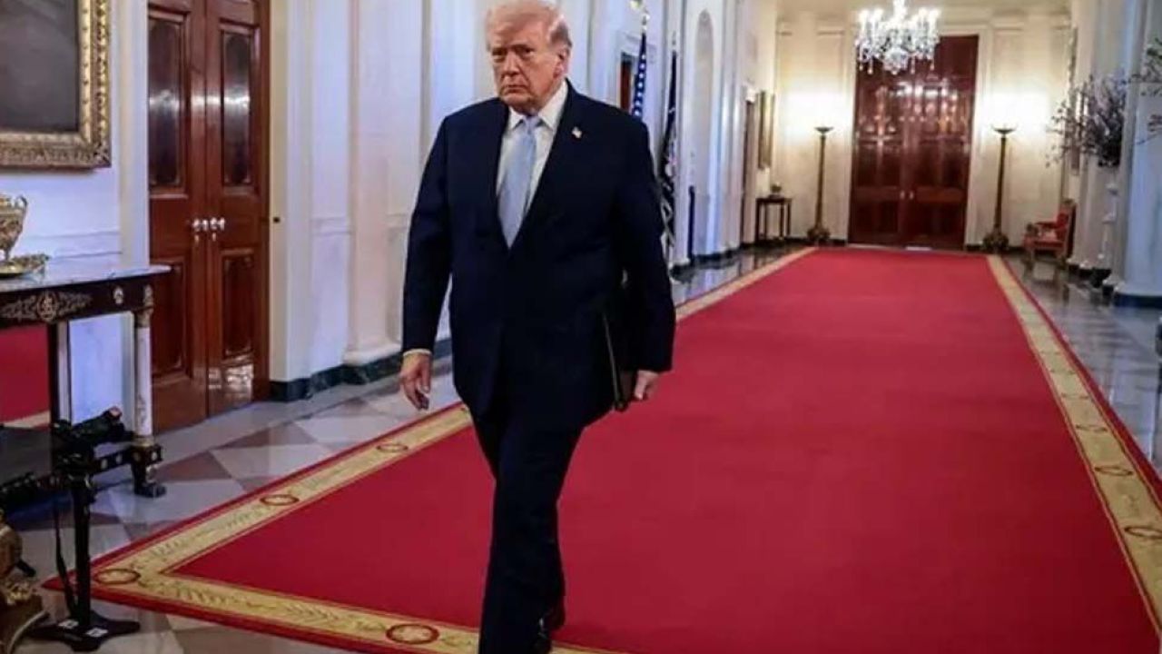 ইরানের কাছ থেকে রহস্যময় ‘মূল্যবান উপহার’ পেলেন ট্রাম্প