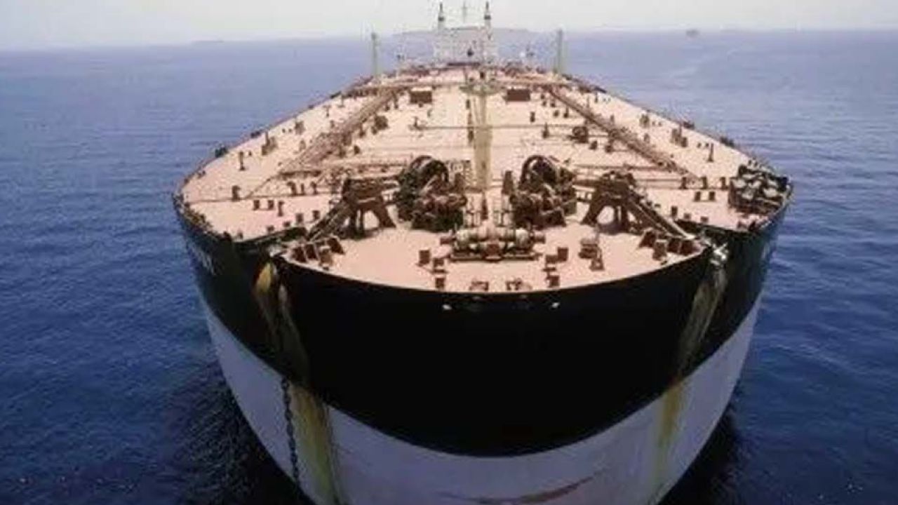 হরমুজ প্রণালিতে এবার ‘টোল’ আদায় শুরু করল ইরান: প্রতি জাহাজে ২৪ কোটি টাকা