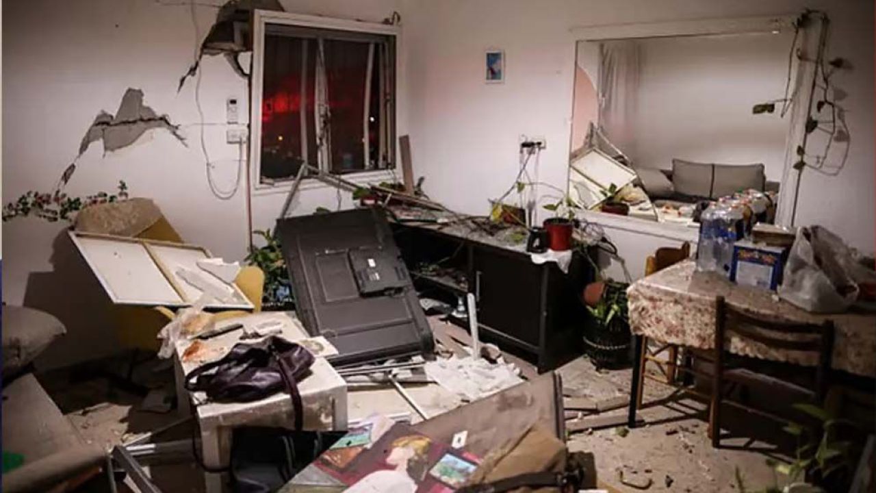 ইরানি ক্ষেপণাস্ত্র হামলায় আরও ৪ ইসরাইলি আহত