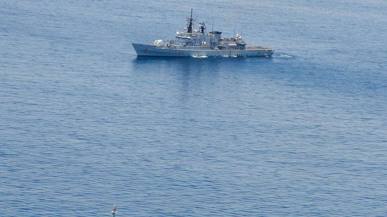 ওমান উপকূলে মার্কিন সামরিক জাহাজে ইরানের হামলা এবং ইসরায়েলে ‘ধন্যবাদ’ লেখা ক্ষেপণাস্ত্র বর্ষণ