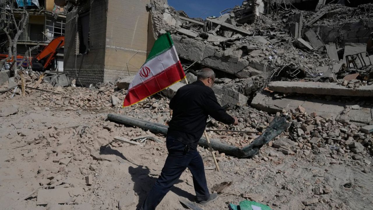 এক মাসের যুদ্ধে ইরানে ভয়াবহ প্রাণহানি ও ব্যাপক ক্ষয়ক্ষতি