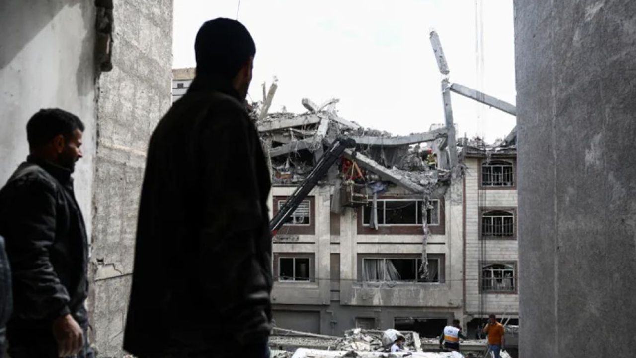 তেহরানে মার্কিন-ইসরাইলি হামলায় ৩৩ হাজার ঘরবাড়ি ক্ষতিগ্রস্ত ও তীব্র আবাসন সংকট