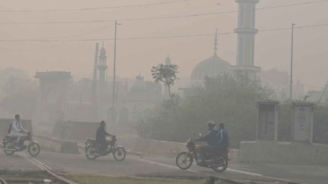 ঢাকার বায়ুদূষণে উন্নতির আভাস: দূষিত শহরের তালিকায় ১৮তম অবস্থানে রাজধানী
