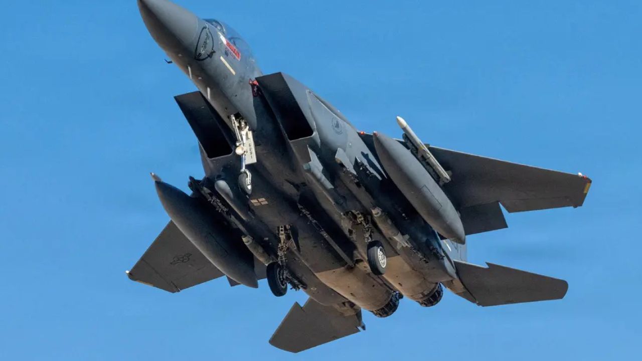 নতুন কৌশলে একদিনে যুক্তরাষ্ট্রের দুটি শক্তিশালী যুদ্ধবিমান ভূপাতিত করল ইরান