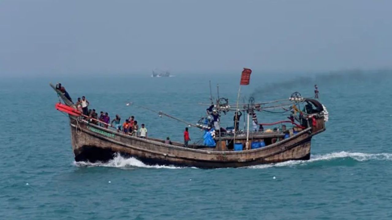 বঙ্গোপসাগরে আগামী ১৫ এপ্রিল থেকে ৫৮ দিনের জন্য মাছ ধরা নিষিদ্ধ
