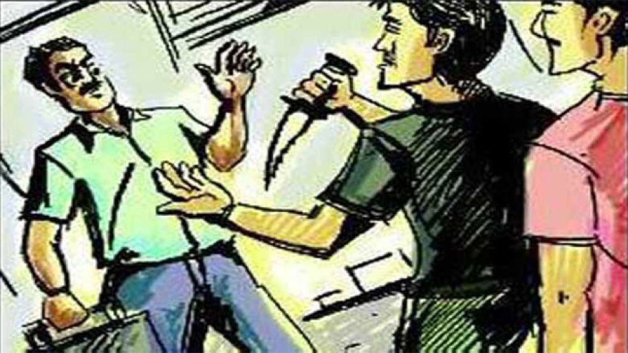 সোনারগাঁয়ে ছিনতাইয়ের প্রতিবাদ করায় ৮ জনকে কুপিয়ে জখম ও লুটতরাজ