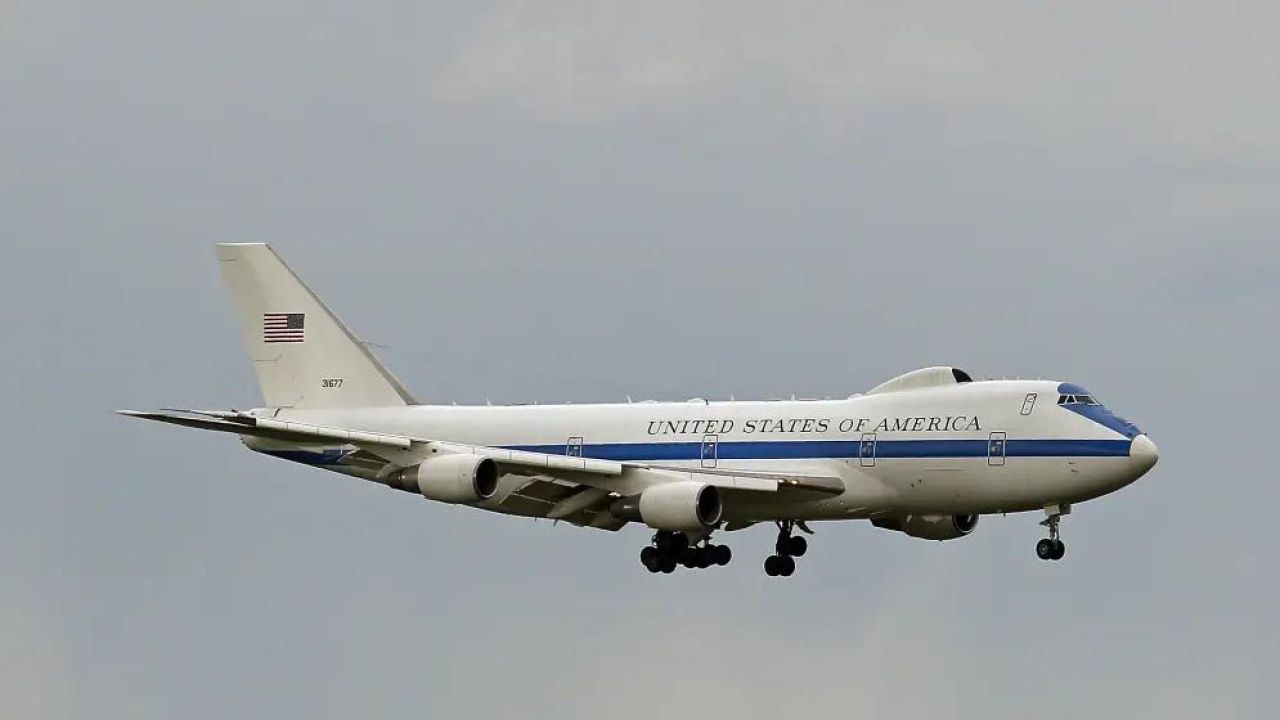 যুক্তরাষ্ট্রের আকাশে ‘ডুমসডে প্লেন’: ইরানে কি পরমাণু হামলার প্রস্তুতি?