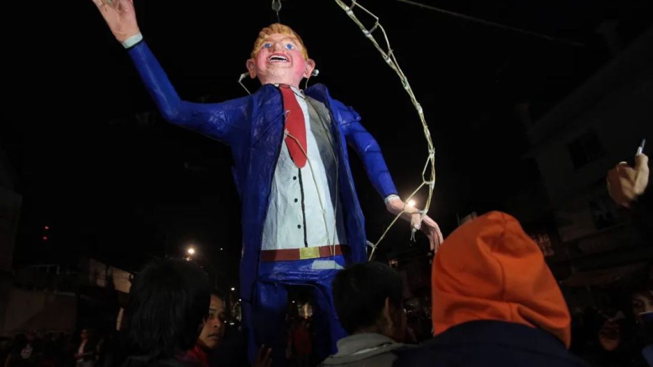 মেক্সিকোর উৎসবে ‘শয়তান’ হিসেবে ট্রাম্প ও নেতানিয়াহুর কুশপুত্তলিকা দাহ