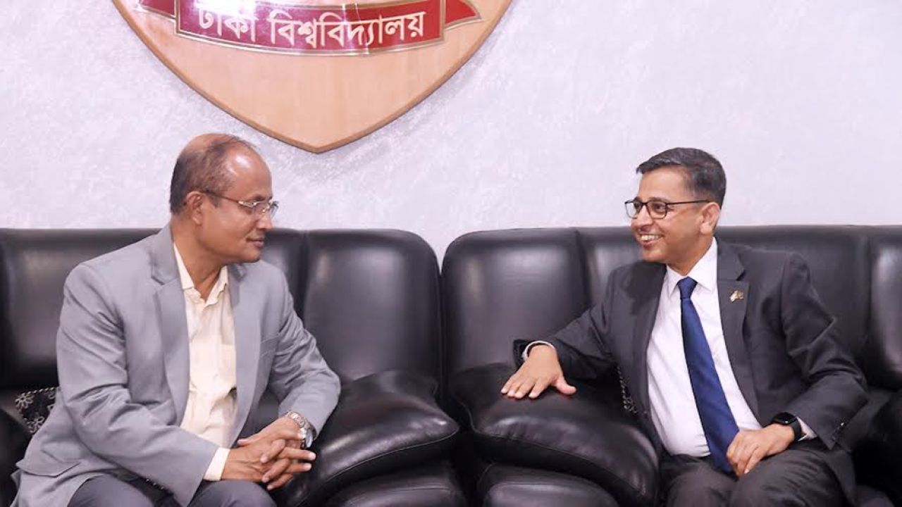 ঢাবি উপাচার্যের সঙ্গে ভারতীয় হাইকমিশনারের সৌজন্য সাক্ষাৎ ও শিক্ষা সহযোগিতার আশ্বাস