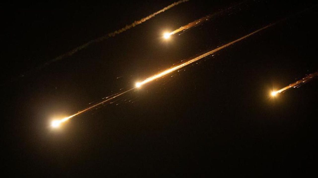 ভারত মহাসাগরে মার্কিন যুদ্ধজাহাজ ও ইসরাইলি জাহাজে ইরানের ক্ষেপণাস্ত্র হামলা