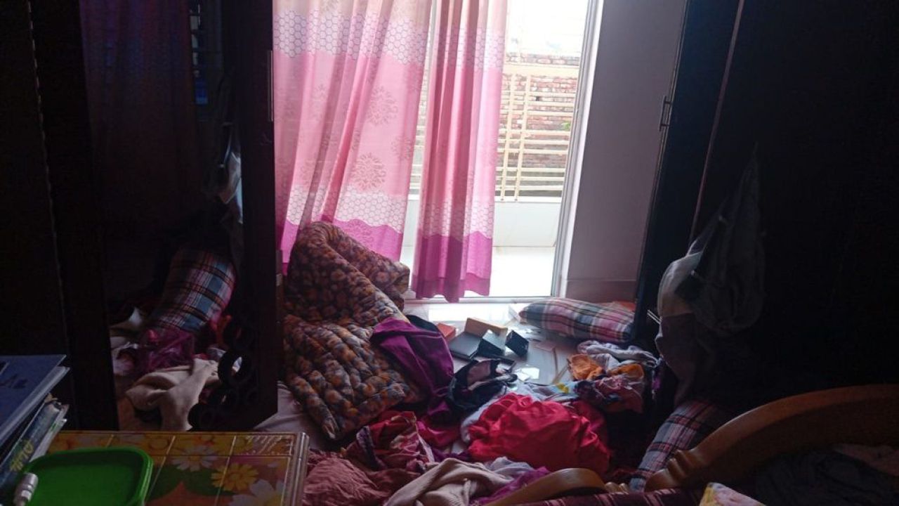 সিদ্ধিরগঞ্জে তেলের ডিপো কর্মকর্তার বাসায় দুর্ধর্ষ ডাকাতি: হাত-পা বেঁধে পৌনে এক কোটি টাকার মালামাল লুট