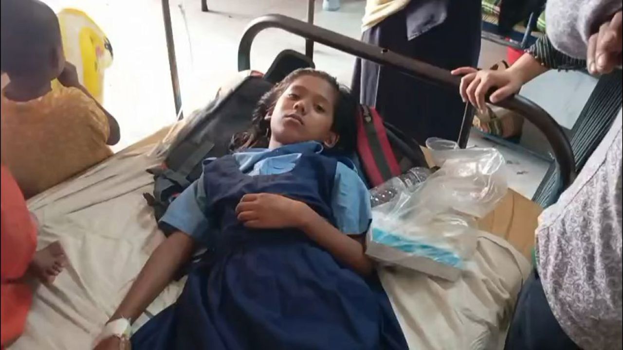  বিনামূল্যের সরকারি টিফিন খেয়ে ২০ শিক্ষার্থী অসুস্থ: ৫ সদস্যের তদন্ত কমিটি গঠন