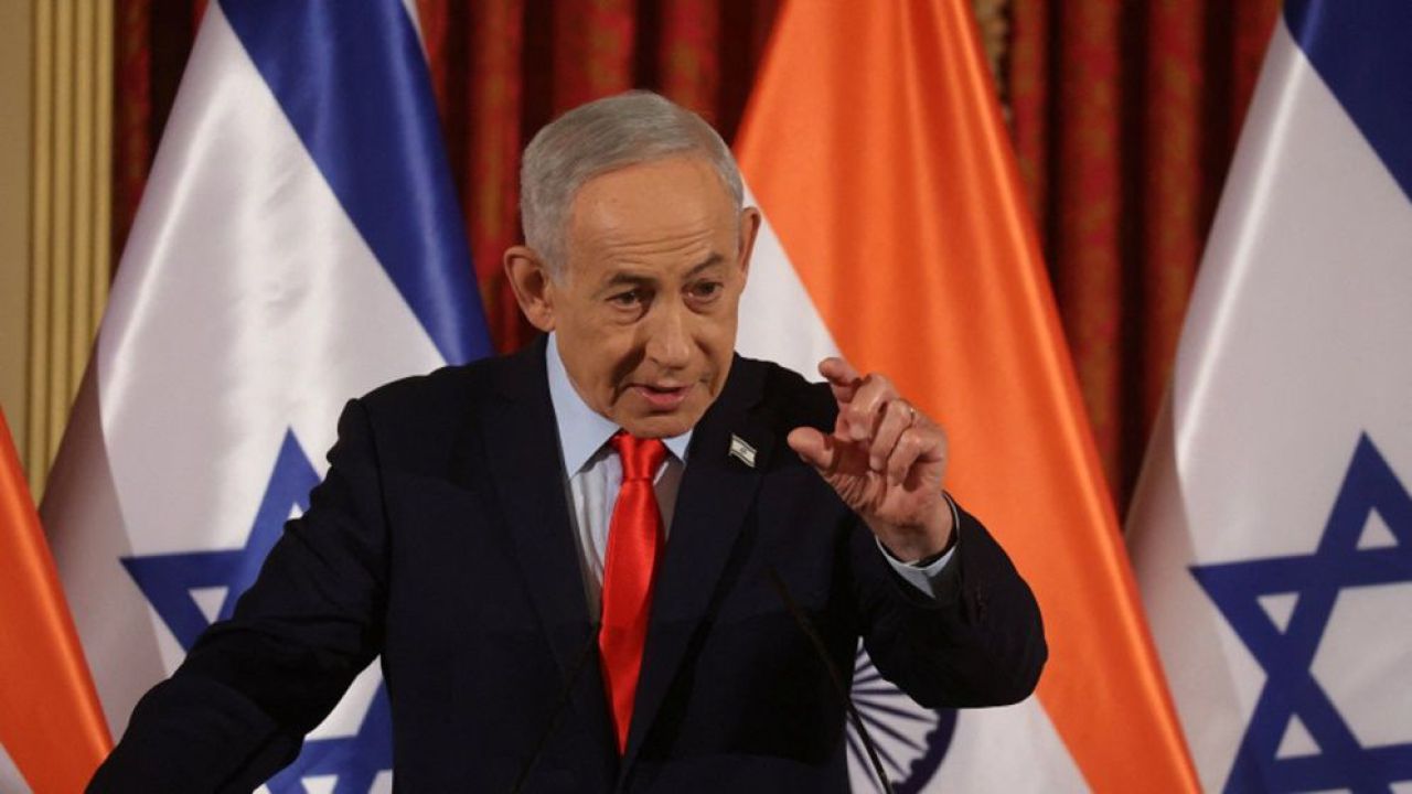 ইসরাইলকে 'মানবতার অভিশাপ' বলায় পাকিস্তানের প্রতিরক্ষামন্ত্রীর তীব্র সমালোচনা