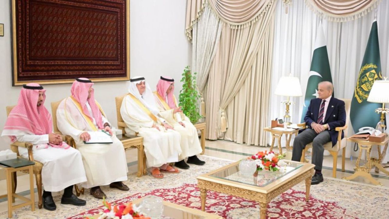 অর্থনৈতিক সংকট কাটাতে পাকিস্তানকে পূর্ণ সহযোগিতার আশ্বাস দিল সৌদি আরব