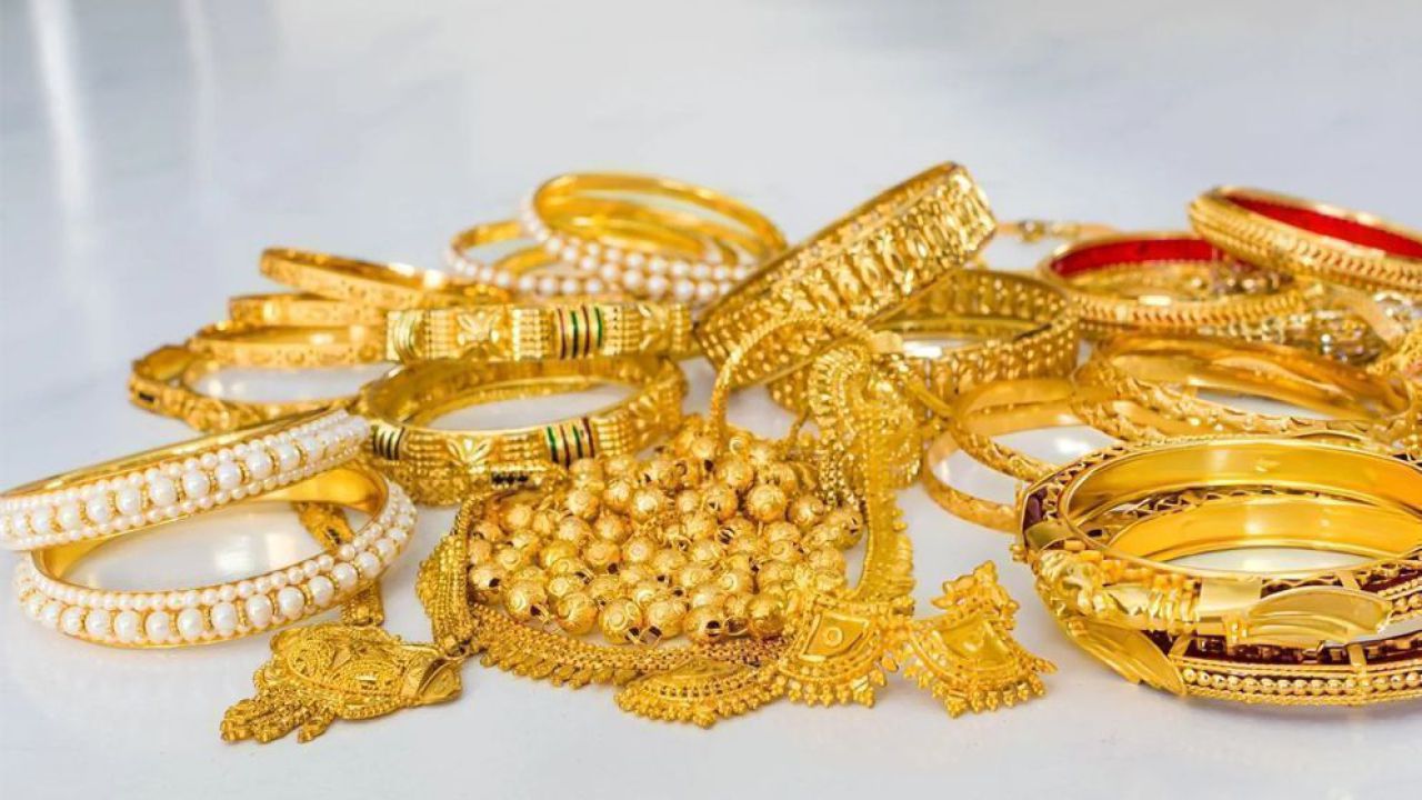 দেশের বাজারে স্বর্ণের দাম হ্রাস: ২২ ক্যারেট প্রতি ভরি ২ লাখ ৪৭ হাজার ৯৭৭ টাকা
