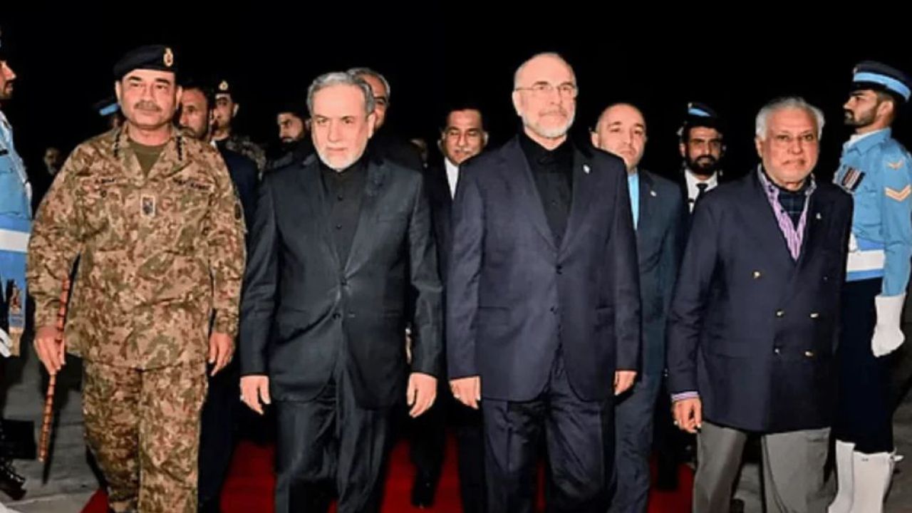 ইসলামাবাদে ইরান-যুক্তরাষ্ট্র সরাসরি বৈঠক: আরও বিশেষজ্ঞ দল নিয়ে পৌঁছাল ইরানি উড়োজাহাজ