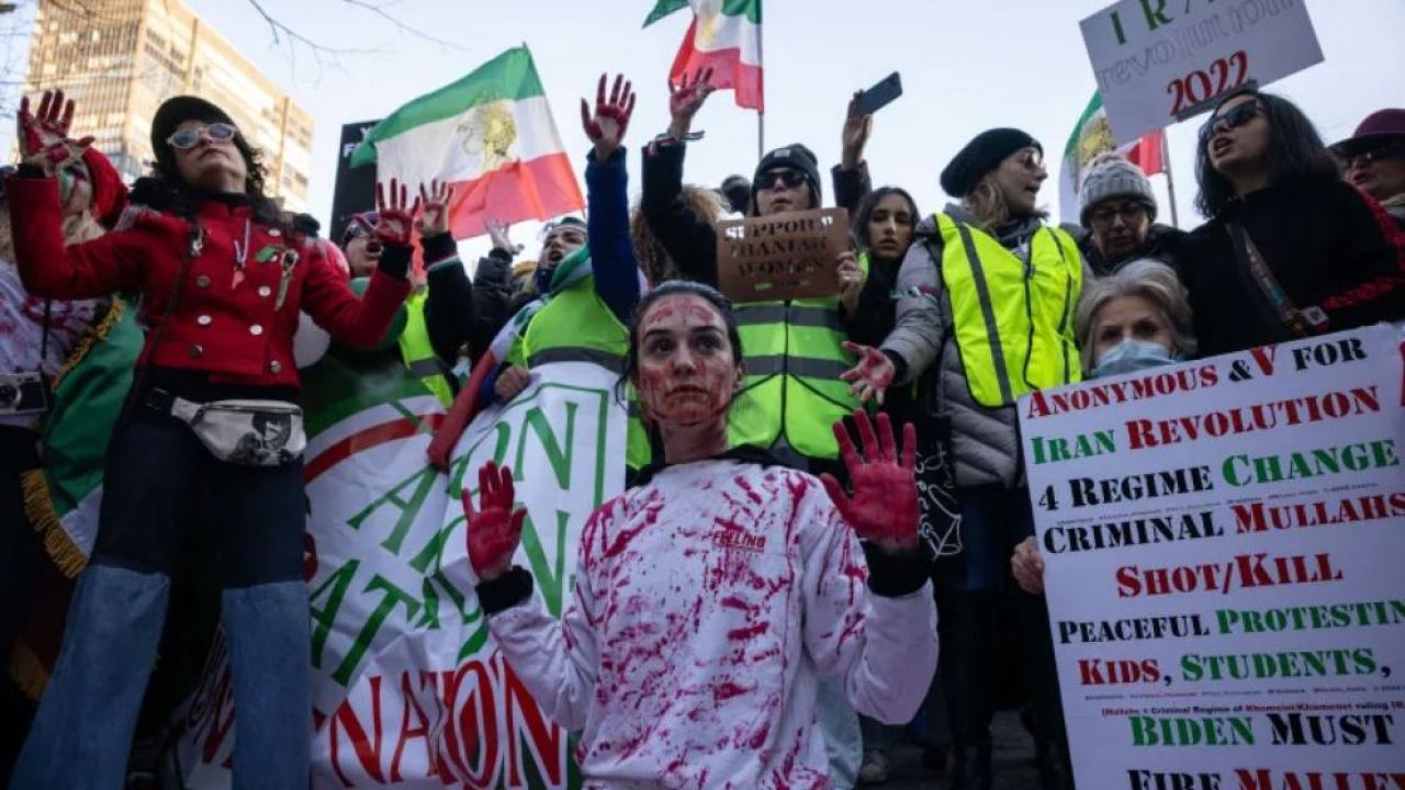 ইরানে বিক্ষোভে ছদ্মবেশী এজেন্টদের হাতে সাধারণ মানুষ হত্যার চাঞ্চল্যকর তথ্য প্রকাশ