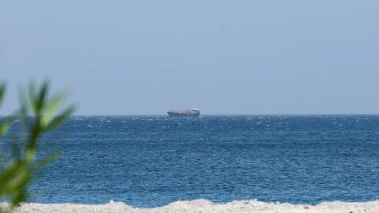 হরমুজে মার্কিন মাইন অপসারণের দাবি নাকচ করল ইরান