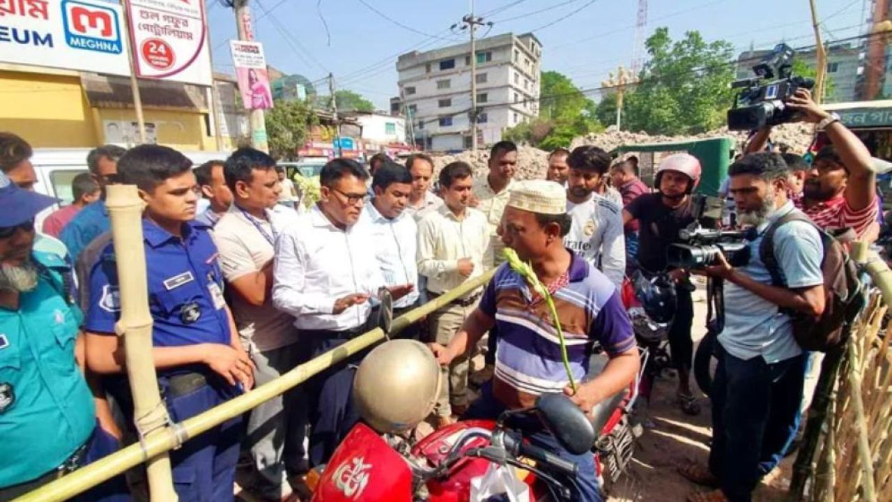 রাজশাহীতে ‘ফুয়েল ম্যানেজমেন্ট’ অ্যাপ চালু: তেলের মজুত ও ভোগান্তি রোধে নতুন উদ্যোগ