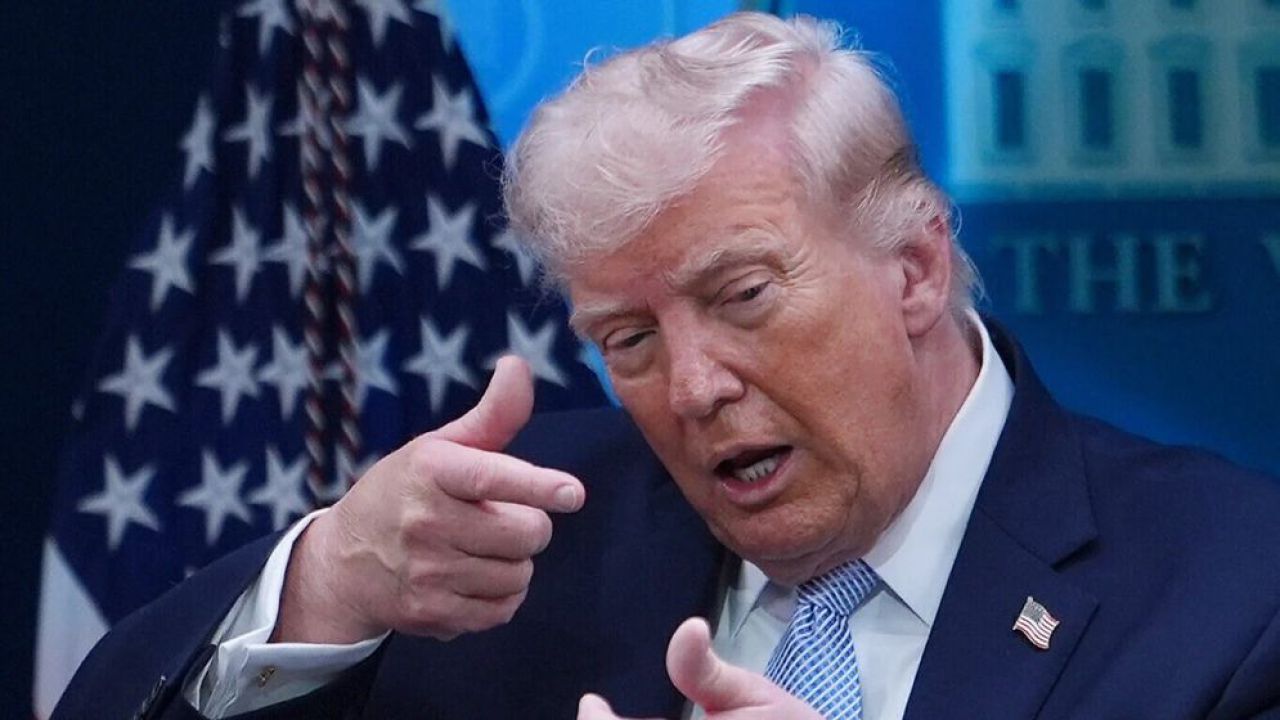 হরমুজ প্রণালিতে প্রবেশ ও বহির্গমন পথে সব জাহাজ অবরোধের ঘোষণা ডোনাল্ড ট্রাম্পের