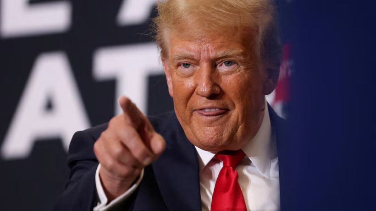 উপযুক্ত সময়ে ইরানকে পুরোপুরি ধ্বংস করার কড়া হুঁশিয়ারি দিলেন ডোনাল্ড ট্রাম্প