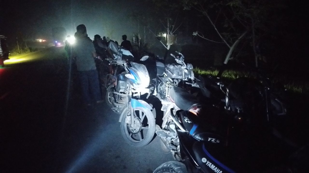 বদলগাছীতে পেট্রোল দেবে আগামীকাল সকালে, আজ সন্ধ্যা থেকেই ২৫০ মোটরসাইকেল লাইনে  