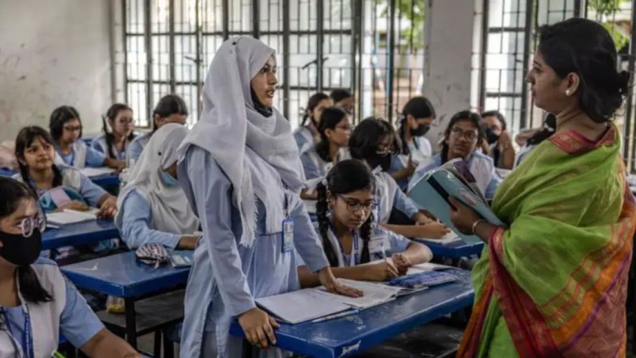 শিক্ষক সংকট দূর করতে বেসরকারি স্কুলে অবসরপ্রাপ্ত শিক্ষক নিয়োগের উদ্যোগ