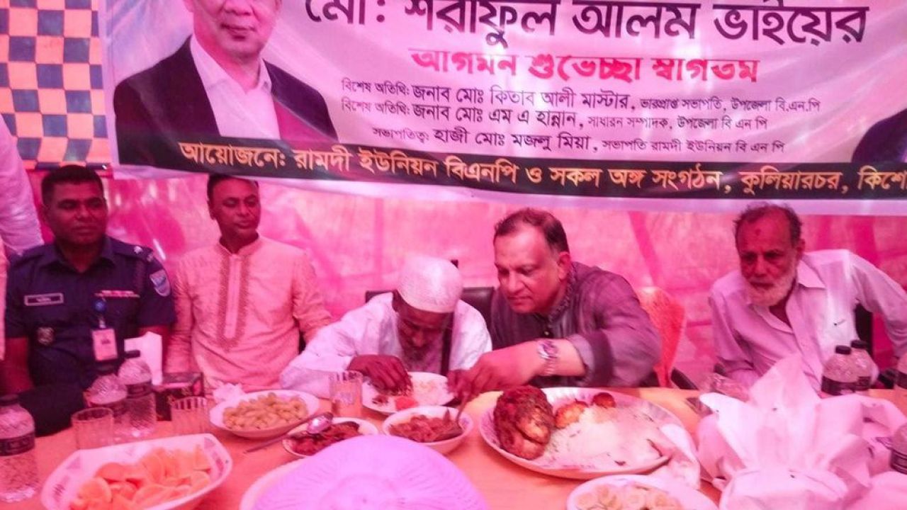 প্রিয় নেতার বিজয় ও রাজনৈতিক পটপরিবর্তনে ১৭ বছর পর ভাত খেলেন ইনু মিয়া