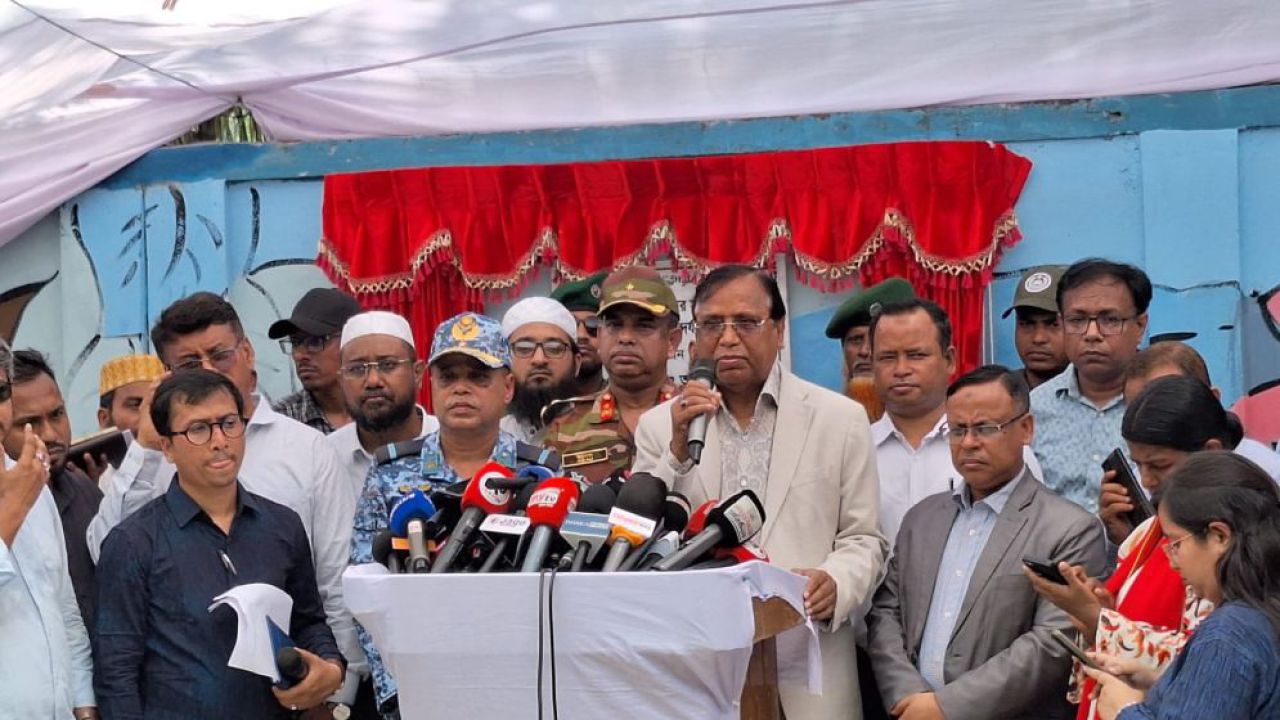 ঢামেক এলাকার ফুটপাতে নান্দনিক গ্রাফিতি ও ডিএসসিসির আধুনিক সৌন্দর্য বর্ধন