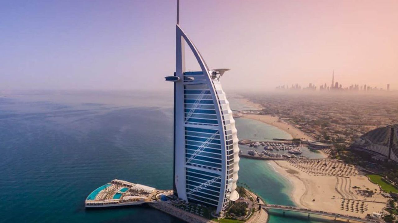 সংস্কারের জন্য দেড় বছর বন্ধ থাকছে দুবাইয়ের বিলাসবহুল হোটেল ‘বুর্জ আল আরব’