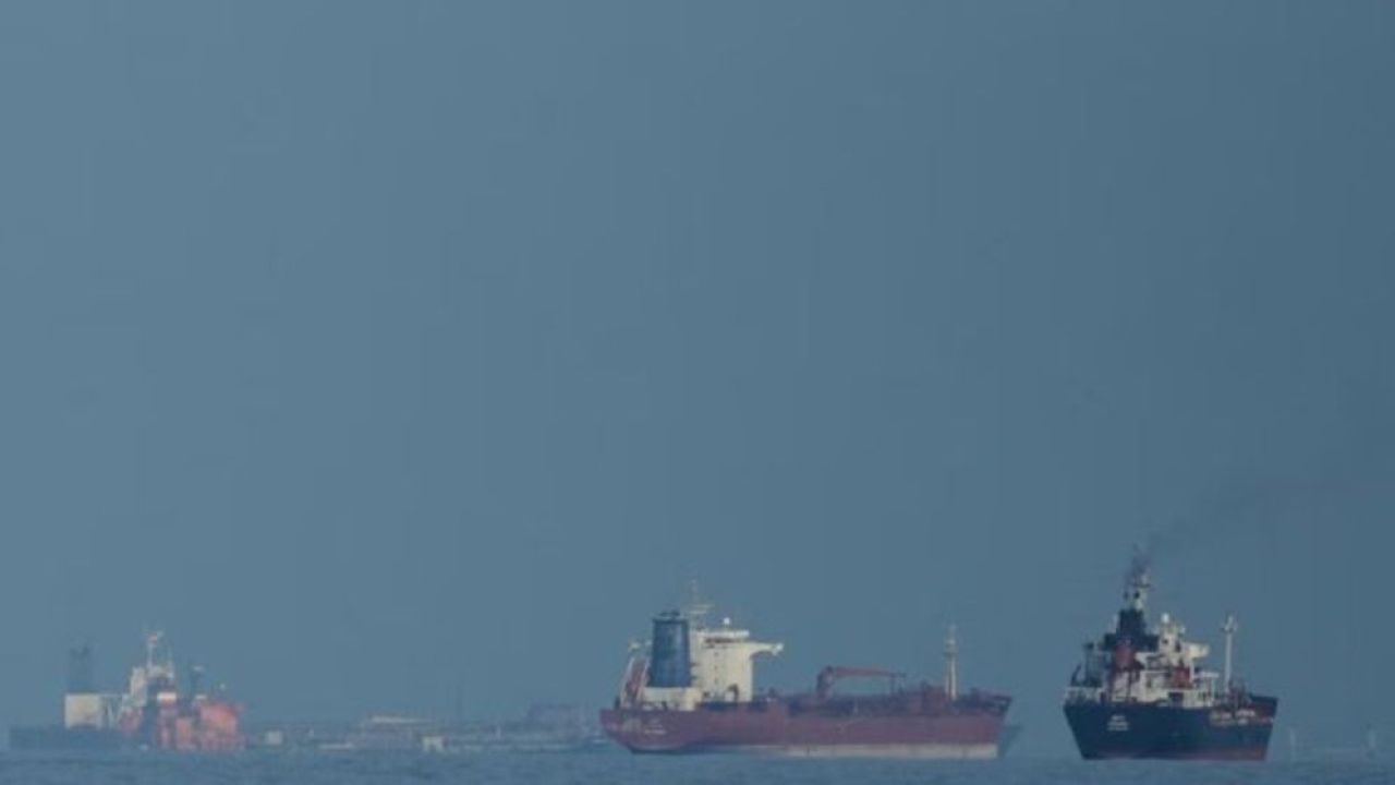 মার্কিন নৌ অবরোধ অব্যাহত থাকলে আবারও হরমুজ প্রণালি বন্ধের হুঁশিয়ারি ইরানের