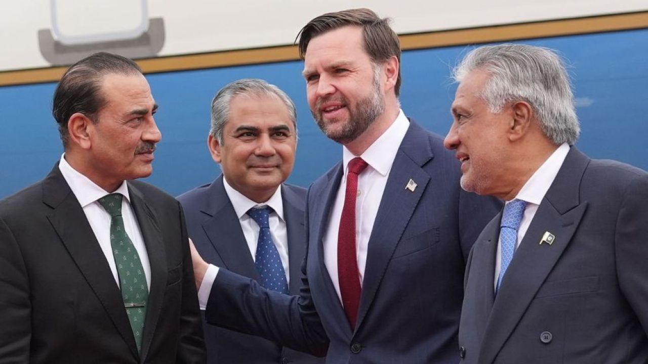 পাকিস্তান কেন ইরান-যুক্তরাষ্ট্র যুদ্ধের মধ্যস্থতাকারী? সামনে এল নেপথ্যের দুই বড় কারণ