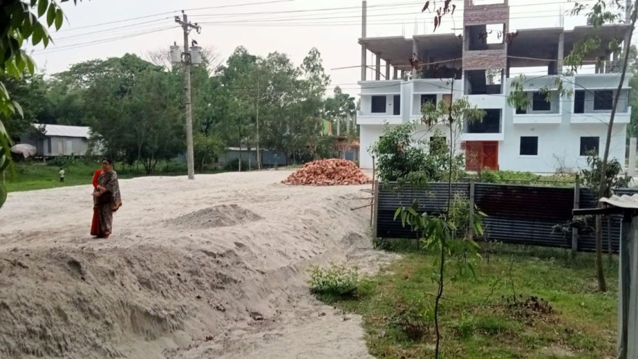 সিরাজদিখানে ইউপি সদস্যের বিরুদ্ধে মিথ্যা মামলা ও জমি দখলের গুরুতর অভিযোগ