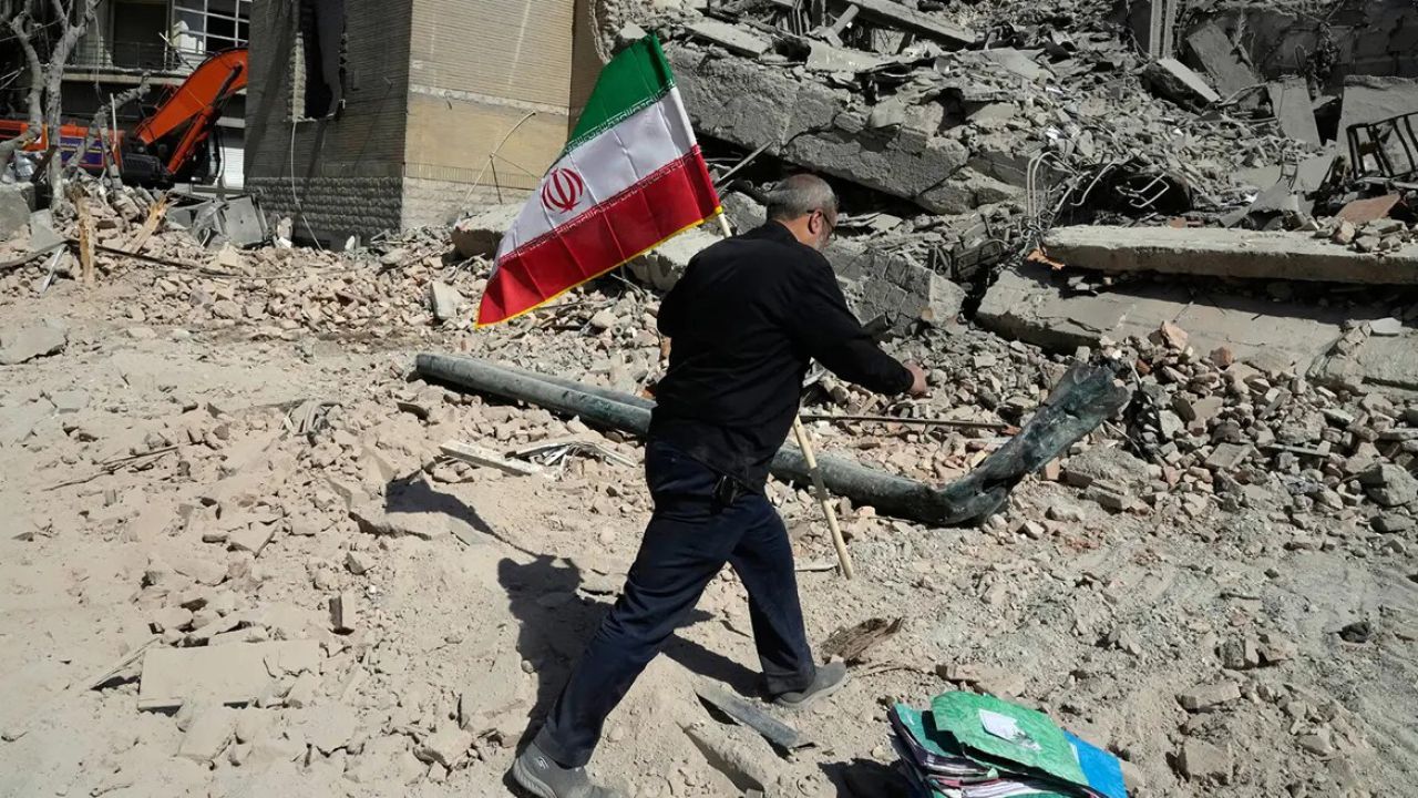 যুদ্ধবিরতি শেষ হওয়ার শঙ্কায় আতঙ্ক ও অনিশ্চয়তায় দিন কাটছে সাধারণ ইরানিদের