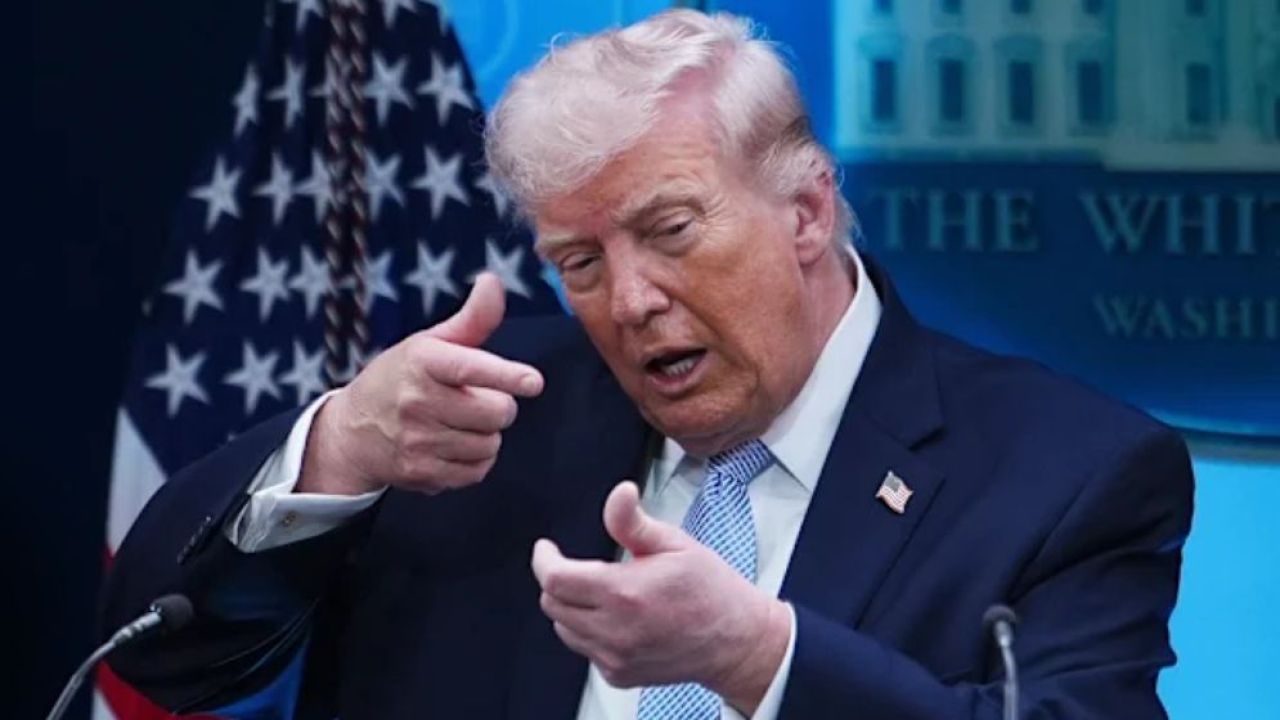 ইরানকে ট্রাম্পের চরম হুঁশিয়ারি: নতুন চুক্তিতে না এলে বিদ্যুৎকেন্দ্র ও সেতু ধ্বংসের হুমকি