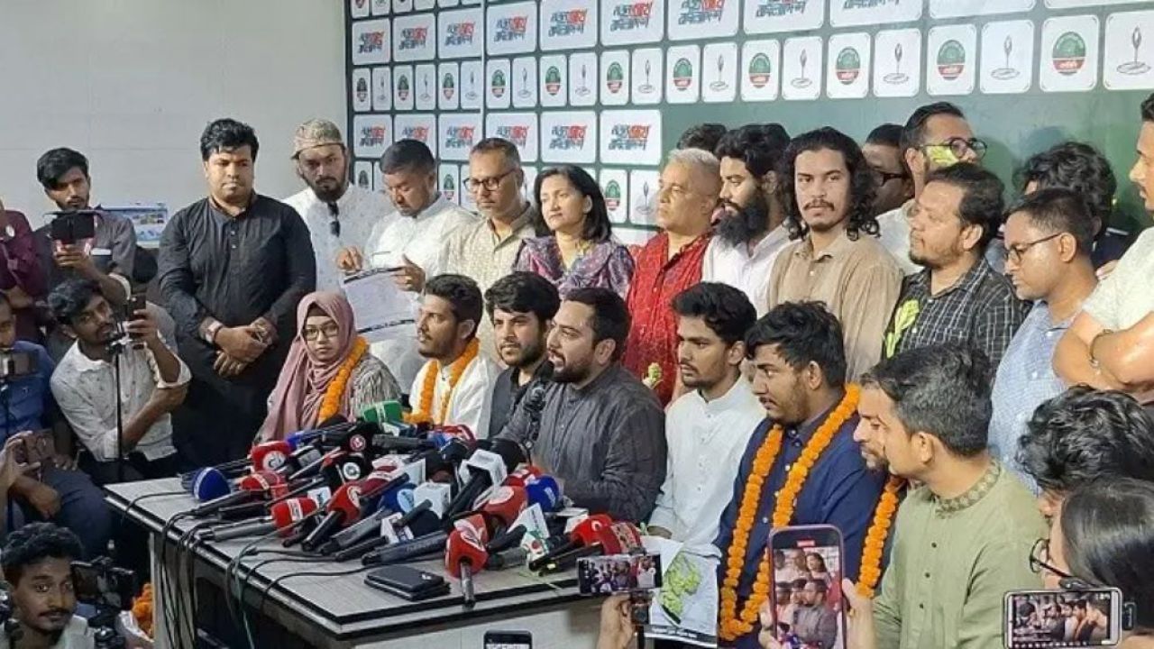 ফ্যাসিবাদে যুক্ত না থাকলে যেকোনো দলের সাবেক কর্মীদের এনসিপিতে স্বাগত: নাহিদ ইসলাম