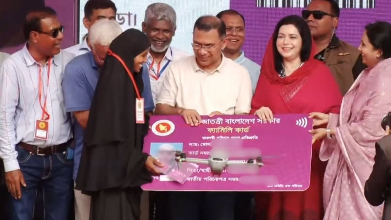 বগুড়ায় ফ্যামিলি কার্ড বিতরণ কার্যক্রমের উদ্বোধন করলেন প্রধানমন্ত্রী তারেক রহমান