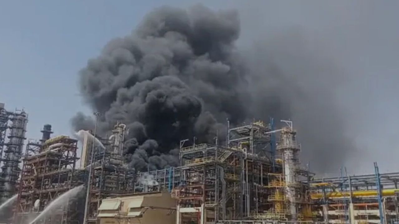 উদ্বোধনের একদিন আগে রাজস্থানের তেল শোধনাগারে ভয়াবহ অগ্নিকাণ্ড