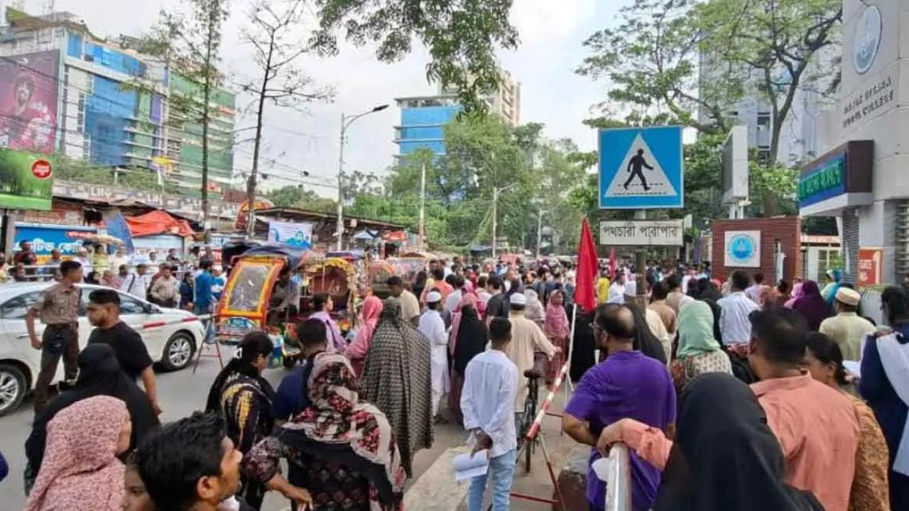 তীব্র যানজটে এসএসসি পরীক্ষার্থীদের নাজেহাল অবস্থা ও কেন্দ্রের সামনে বিশৃঙ্খলা