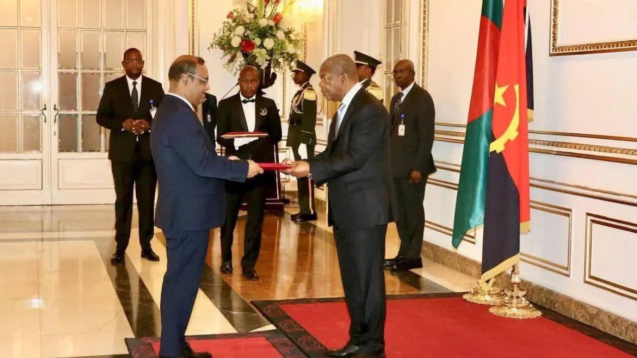 অ্যাঙ্গোলার রাষ্ট্রপতির কাছে বাংলাদেশের রাষ্ট্রদূতের পরিচয়পত্র পেশ